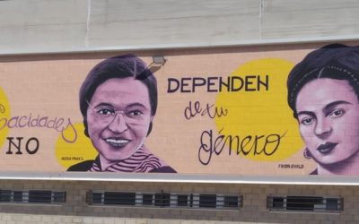 El artista alcazareño Jops realiza un mural en Quero bajo el título “Las capacidades no dependen de tu género”